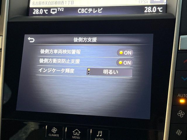 【後方車輛検知】走行中、ドアミラーの死角になりやすい箇所に後続車が接近するとサイドミラー付近に警告を表示、ドライバーに注意喚起をしてくれます。