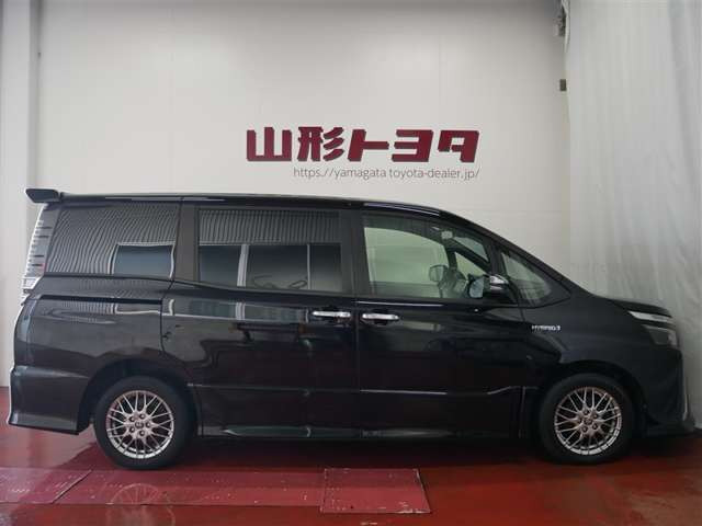 ヴォクシー1.8 ハイブリッド ZS 煌II