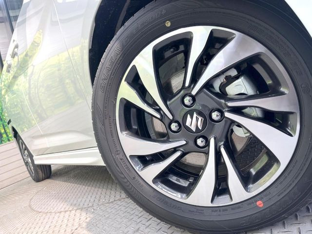 �y�����A���~�z�C�[���z�O�ςɃ}�b�`���������A���~�z�C�[���𑕒����Ă���܂��B�e��ЊO�A���~�z�C�[����A�X�^�b�h���X�^�C�����戵�����Ă���܂��B���񂲑��k����������