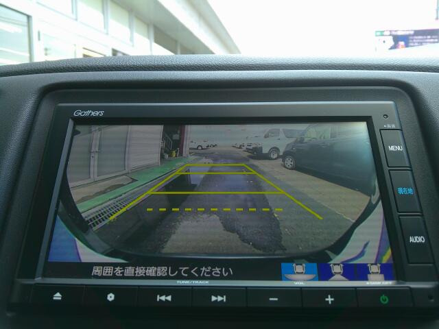 �o�b�N�J�����𑕔����Ă���܂��B���Ԏ��ɑ�ϖ𗧂��܂����^�]�����ȕ��̖����ɂȂ��Ă���܂��B