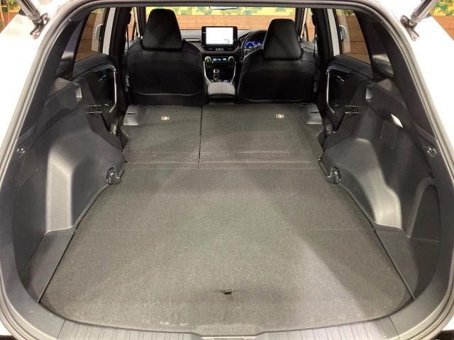 ���i�̂���������ʋ΁A���}���ɏ\���ȉ׎��X�y�[�X���m�ۂ��Ă���܂��B�Z�J���h�V�[�g��|���ƁA�傫�ȉו��̐ύڂ��\�ł���