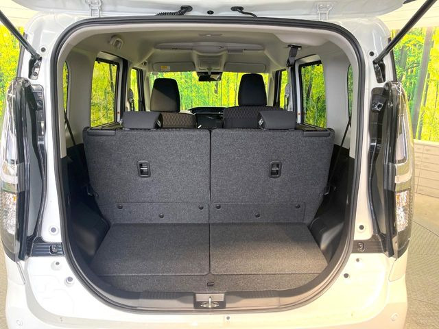 ���i�̂���������ʋ΁A���}���ɏ\���ȉ׎��X�y�[�X���m�ۂ��Ă���܂��B�Z�J���h�V�[�g��|���ƁA�傫�ȉו��̐ύڂ��\�ł���