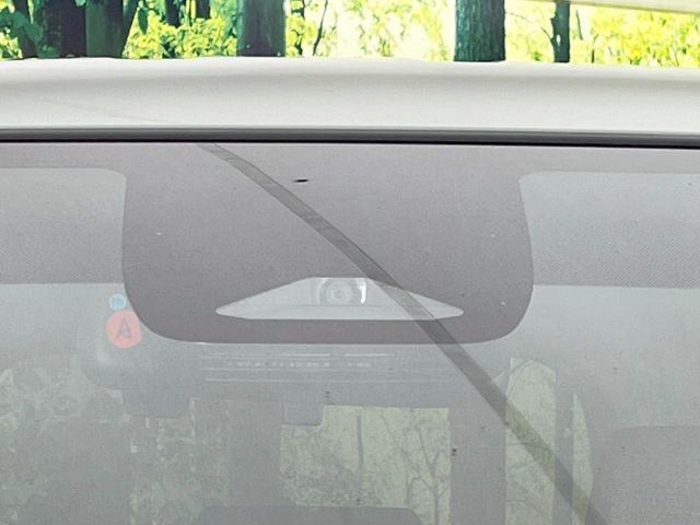 【トヨタセーフティセンス】走行中に前方の車両等を認識し、衝突しそうな時は警報とブレーキで衝突回避と被害軽減をアシスト。より安全にドライブをお楽しみいただけます。