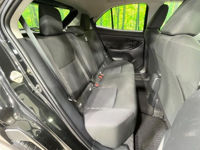 後部座席も気になるようなキズ・汚れやへたり等、大きなダメージはなく、良好な状態です。