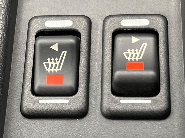 【シートヒーター】寒い日に重宝するシートヒーター!エアコンより早く温まってくれるので寒がりの人も安心ですね♪エアコンの温風は乾燥するから苦手、という方にもをおすすめです。