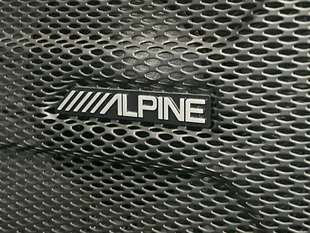 ��ALPINE�T�E���h�V�X�e��:�����C���e���A���������̃v���~�A���T�E���h�V�X�e���𑕔����Ă���A���i�����Տꊴ�̂��鉹�y���ԓ��ł��y���݂��������܂��B