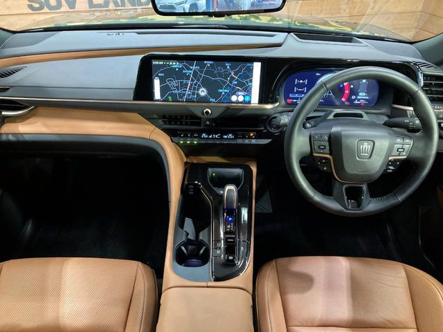 クラウンスポーツ2.5 Z E-Four 4WD