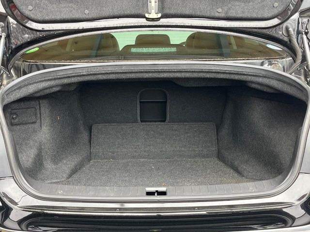 ���i�̂���������ʋ΁A���}���ɏ\���ȉ׎��X�y�[�X���m�ۂ��Ă���܂��B