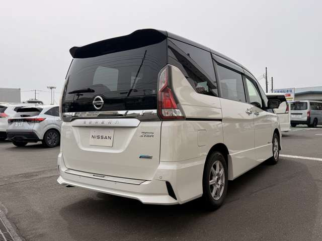 セレナ2.0 ハイウェイスター Vセレクション 4WD