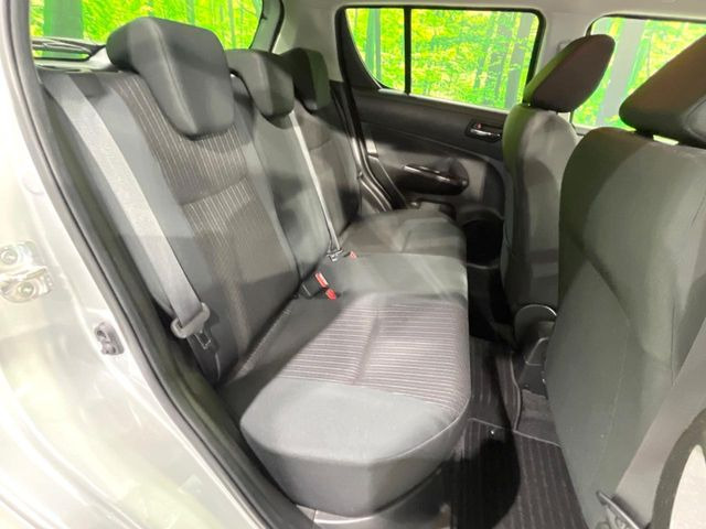 後部座席も気になるようなキズ・汚れやへたり等、大きなダメージはなく、良好な状態です。