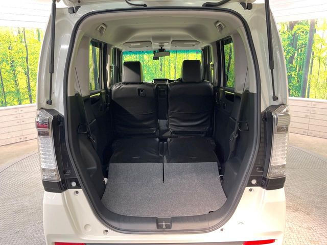 ���i�̂���������ʋ΁A���}���ɏ\���ȉ׎��X�y�[�X���m�ۂ��Ă���܂��B�Z�J���h�V�[�g��|���ƁA�傫�ȉו��̐ύڂ��\�ł���