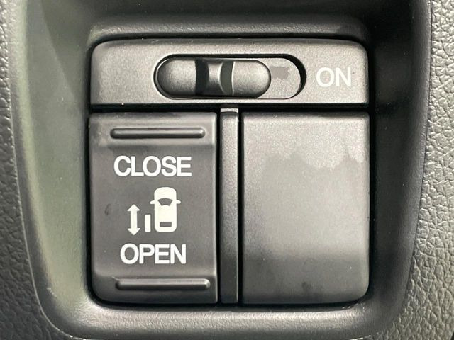 �y�p���[�X���C�h�h�A�z�X�}�[�g�L�[��^�]�Ȃ̃X�C�b�`�ŃX���C�h�h�A�̊J���\���d��������͂����ăh�A���J����K�v�������A���������q�l�ł��A�d���ו��������Ă��鎞�����N�ɊJ���߂ł��܂���