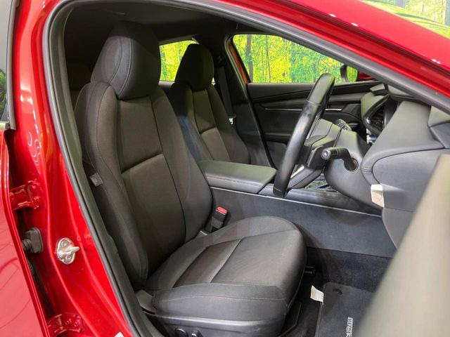 【メモリー機能付きパワーシート】ドライバーごとに設定したシート位置を記憶して、ボタン一つで切り替えできる便利な機能!運転する方が複数名いらっしゃるご家庭におすすめです♪