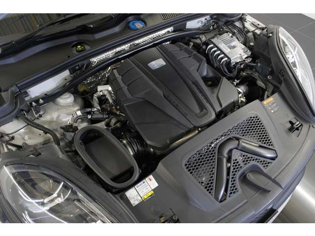 2.9L V�^6�C��DOHC�c�C���^�[�{�A440ps/56.1kgm�A�S��&times;�S��&times;�S��mm 4730&times;1925&times;1600mm�A�ԗ��d�� 2000kg