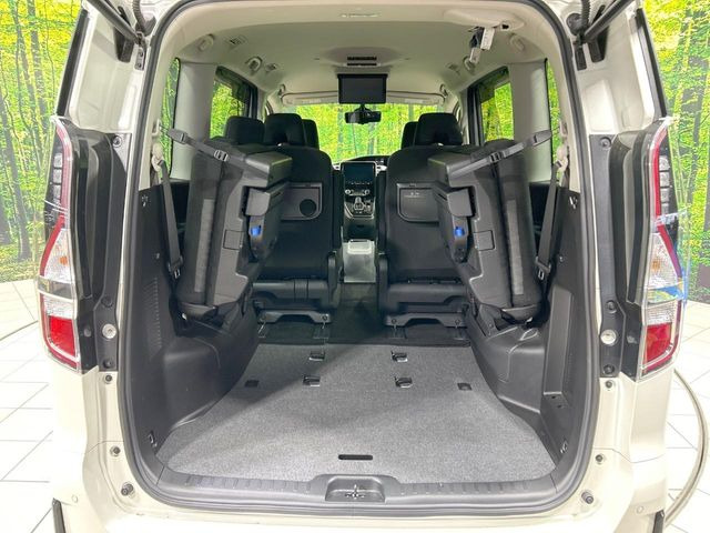 後席を格納すると、これだけの広さが!シーンに合わせたシートアレンジで、大きな荷物も積むことが出来ます♪