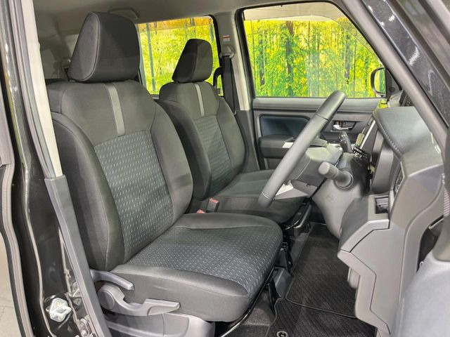 運転席シート廻りは使用感も少なく、良好な状態となっています。前オーナー様が丁寧に使っていたことがよくわかりますね。