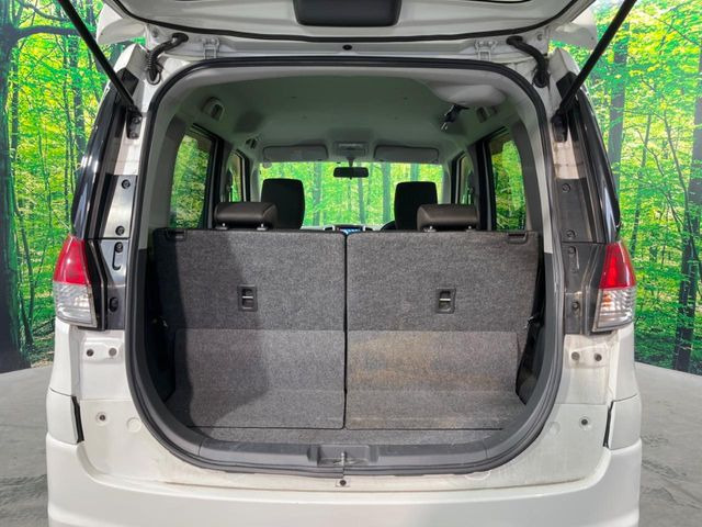 ���i�̂���������ʋ΁A���}���ɏ\���ȉ׎��X�y�[�X���m�ۂ��Ă���܂��B�Z�J���h�V�[�g��|���ƁA�傫�ȉו��̐ύڂ��\�ł���