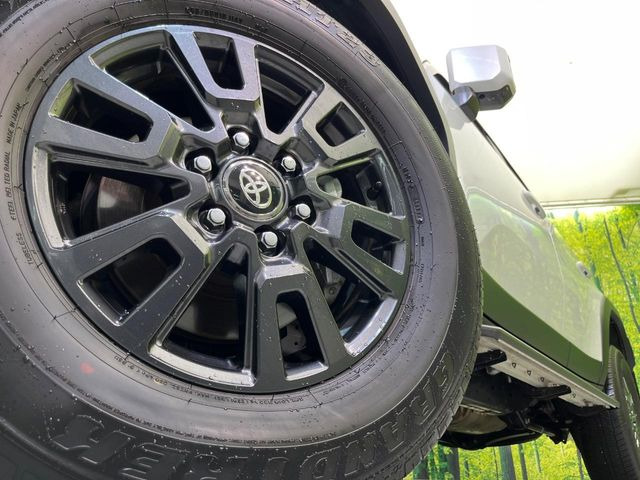 �y����18�C���`�A���~�z�C�[���z�O�ςɃ}�b�`���������A���~�z�C�[���𑕒����Ă���܂��B�e��ЊO�A���~�z�C�[����A�X�^�b�h���X�^�C�����戵�����Ă���܂��B���񂲑��k����������