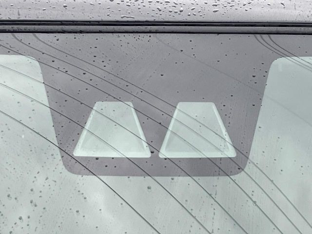 【スマートアシスト】走行中に前方の車両等を認識し、衝突しそうな時は警報とブレーキで衝突回避と被害軽減をアシスト。より安全にドライブをお楽しみいただけます。