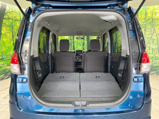 ���i�̂���������ʋ΁A���}���ɏ\���ȉ׎��X�y�[�X���m�ۂ��Ă���܂��B�Z�J���h�V�[�g��|���ƁA�傫�ȉו��̐ύڂ��\�ł���