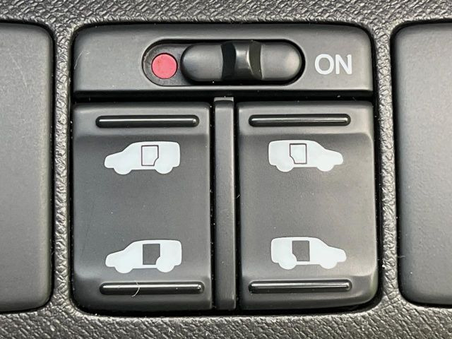 �y�����p���[�X���C�h�h�A�z�X�}�[�g�L�[��^�]�Ȃ̃X�C�b�`�Ō�ȗ����X���C�h�h�A�̊J���\���d��������͂����ăh�A���J����K�v�������A�����Ȃ��q�l�ł��ȒP�ɊJ���߂ł����K�ł���