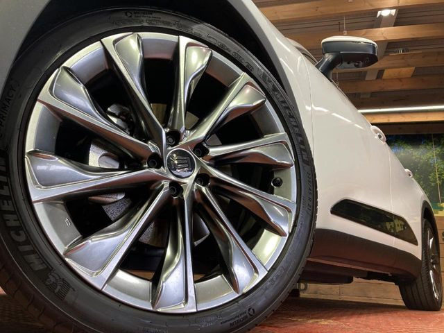 �y����21�C���`�A���~�z�C�[���z�O�ςɃ}�b�`���������A���~�z�C�[���𑕒����Ă���܂��B�e��ЊO�A���~�z�C�[����A�X�^�b�h���X�^�C�����戵�����Ă���܂��B���񂲑��k����������