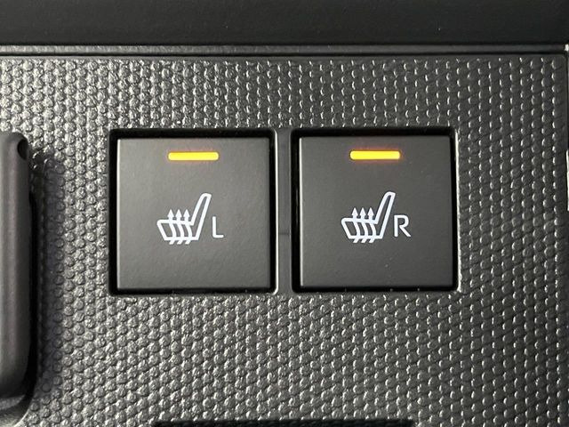 【シートヒーター】寒い日に重宝するシートヒーター!エアコンより早く温まってくれるので寒がりの人も安心ですね♪エアコンの温風は乾燥するから苦手、という方にもをおすすめです。