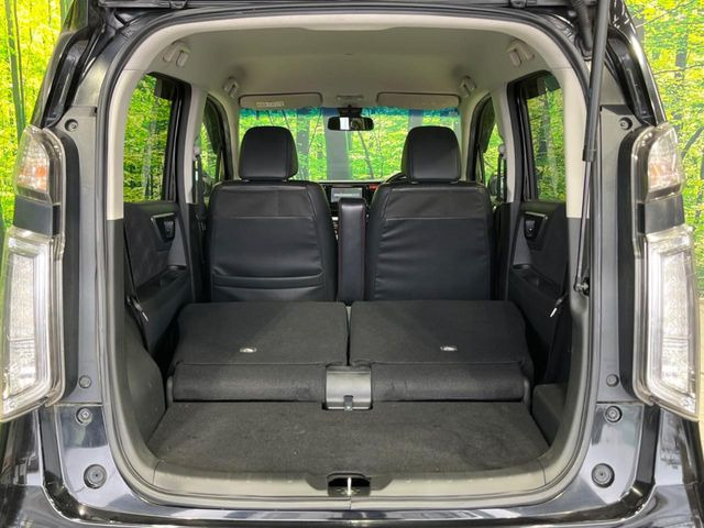 ���i�̂���������ʋ΁A���}���ɏ\���ȉ׎��X�y�[�X���m�ۂ��Ă���܂��B�Z�J���h�V�[�g��|���ƁA�傫�ȉו��̐ύڂ��\�ł���