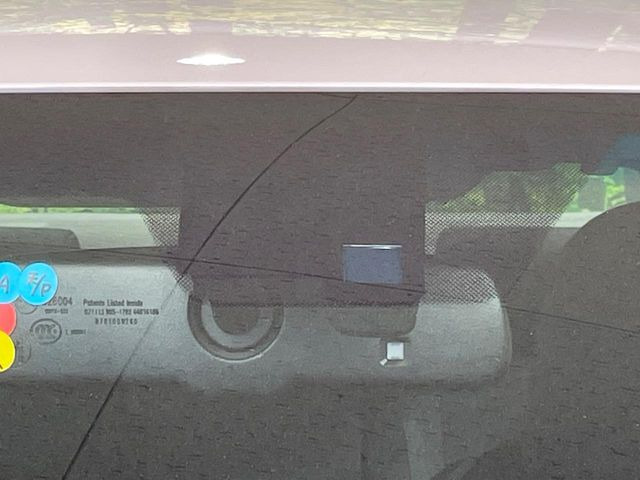 �y�g���^�Z�[�t�e�B�Z���X�z���s���ɑO���̎ԗ�����F�����A�Փ˂������Ȏ��͌x��ƃu���[�L�ŏՓˉ���Ɣ�Q�y�����A�V�X�g�B�����S�Ƀh���C�u�����y���݂��������܂��B