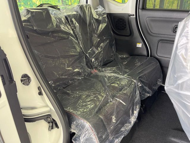 ���i���ȃI���W�i���t���A�}�b�g���I�v�V�����ɂĂ��p�ӂ��Ă���܂��B���D���ȃf�U�C����J���[�����Ԃɍ��킹�đI��ł����������Ƃ��ł��܂���