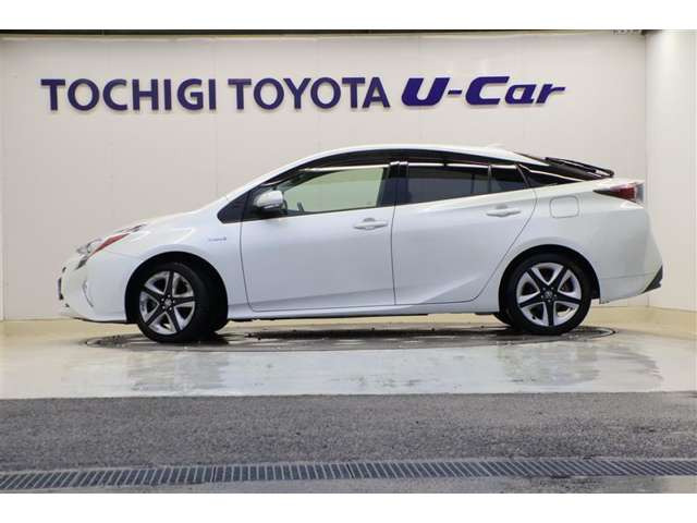 プリウス1.8 S セーフティ プラス E-Four 4WD