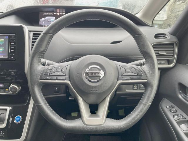 �y�����v�����X�e�A�����O�z�㎿�Ȋv���g�p���邱�ƂŁA��ɂ����������݂ƂĂ��^�]���₷���n���h���ł���