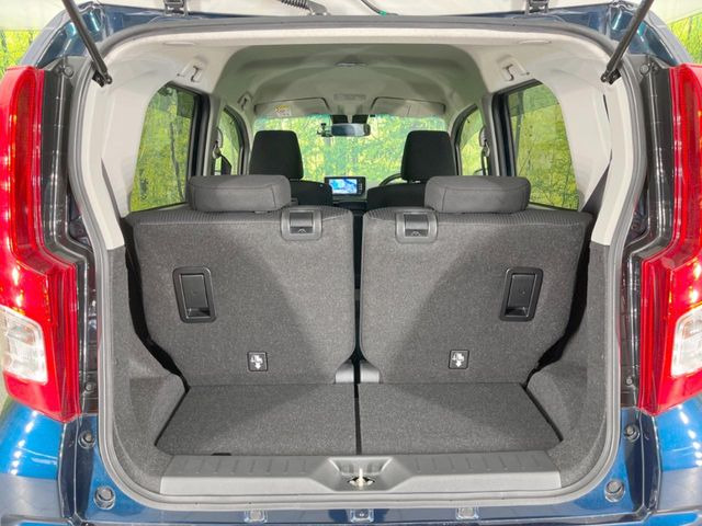 ���i�̂���������ʋ΁A���}���ɏ\���ȉ׎��X�y�[�X���m�ۂ��Ă���܂��B�Z�J���h�V�[�g��|���ƁA�傫�ȉו��̐ύڂ��\�ł���