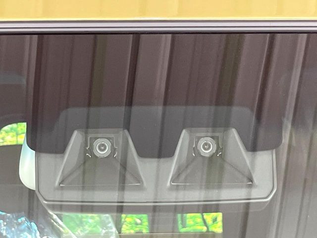 �y�X�}�[�g�A�V�X�g�z���s���ɑO���̎ԗ�����F�����A�Փ˂������Ȏ��͌x��ƃu���[�L�ŏՓˉ���Ɣ�Q�y�����A�V�X�g�B�����S�Ƀh���C�u�����y���݂��������܂��B