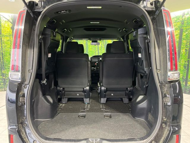 ���i�̂���������ʋ΁A���}���ɏ\���ȉ׎��X�y�[�X���m�ۂ��Ă���܂��B�Z�J���h�V�[�g��|���ƁA�傫�ȉו��̐ύڂ��\�ł���