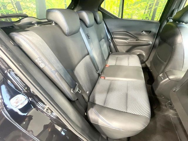 後部座席も気になるようなキズ・汚れやへたり等、大きなダメージはなく、良好な状態です。