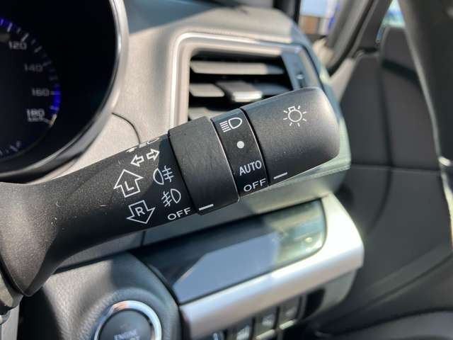 オートライトシステム!周囲の明るさを感知して自動でライト点灯!トンネルなどで便利です!