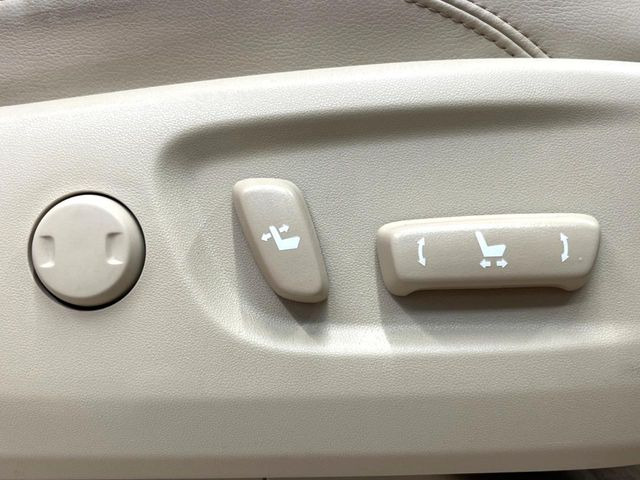 【パワーシート】スイッチ一つで簡単にシートの微調整が可能!電動だから力もいりません!快適なシートポジションにセットして、快適なドライブをお楽しみください。