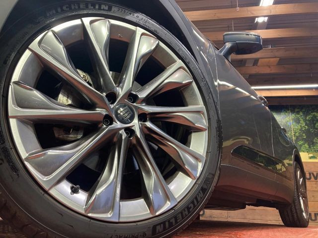 �y����21�C���`�A���~�z�C�[���z�O�ςɃ}�b�`���������A���~�z�C�[���𑕒����Ă���܂��B�e��ЊO�A���~�z�C�[����A�X�^�b�h���X�^�C�����戵�����Ă���܂��B���񂲑��k����������