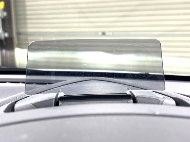 �y�w�b�h�A�b�v�f�B�X�v���C�z���݂̑��x�⑖�s�����f�W�^���\���ŉ^�]�ȑO���̃K���X�ɓ��e!�^�]���A�ڐ������炳���K�v�ȏ����m�F�ł���̂łƂ��Ă��֗��ň��S!