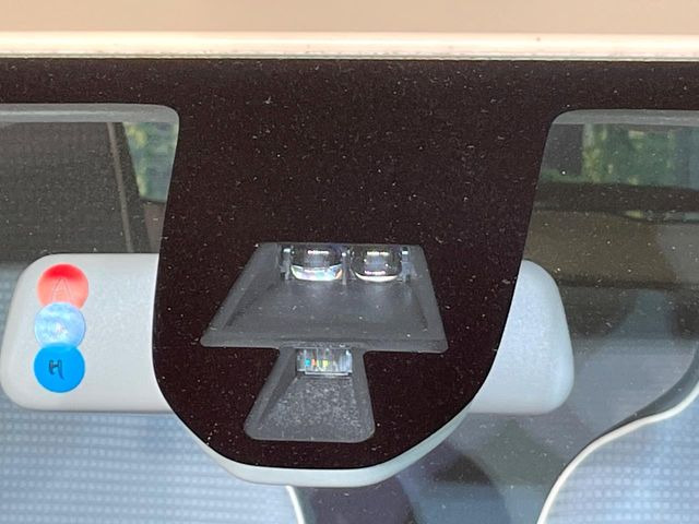 �y�Z�[�t�e�B�T�|�[�g�z���s���ɑO���̎ԗ�����F�����A�Փ˂������Ȏ��͌x��ƃu���[�L�ŏՓˉ���Ɣ�Q�y�����A�V�X�g�B�����S�Ƀh���C�u�����y���݂��������܂��B