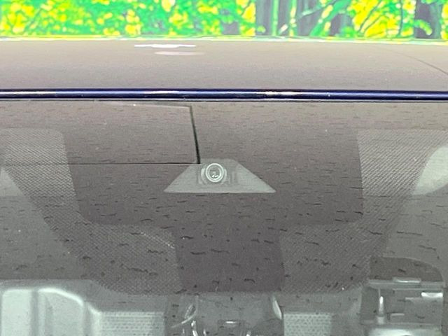 �y�G�}�[�W�F���V�[�u���[�L�z���s���ɑO���̎ԗ�����F�����A�Փ˂������Ȏ��͌x��ƃu���[�L�ŏՓˉ���Ɣ�Q�y�����A�V�X�g�B�����S�Ƀh���C�u�����y���݂��������܂��B