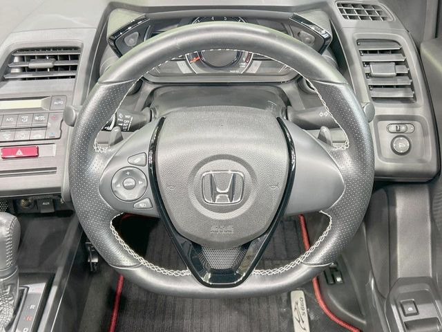 �y�����v�����X�e�A�����O�z�㎿�Ȋv���g�p���邱�ƂŁA��ɂ����������݂ƂĂ��^�]���₷���n���h���ł���