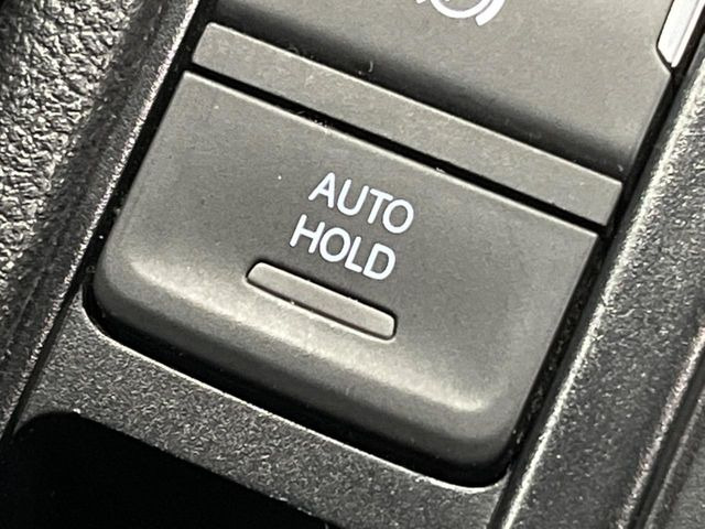 ●オートホールド:高級車に多く装備されている、電動パーキングブレーキです。信号待ちの際でもブレーキを踏み続けておく必要がなくなります!