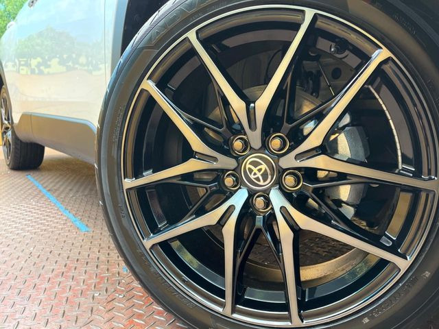 �y����19�C���`�A���~�z�C�[���z�O�ςɃ}�b�`���������A���~�z�C�[���𑕒����Ă���܂��B�e��ЊO�A���~�z�C�[����A�X�^�b�h���X�^�C�����戵�����Ă���܂��B���񂲑��k����������