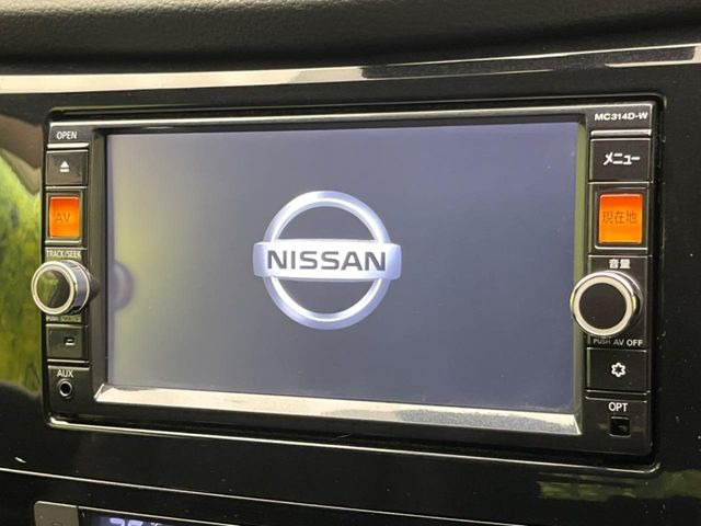 【純正ナビ】人気の純正ナビを装備しております。ナビの使いやすさはもちろん、オーディオ機能も充実!キャンプや旅行はもちろん、通勤や買い物など普段のドライブも楽しくなるはず♪