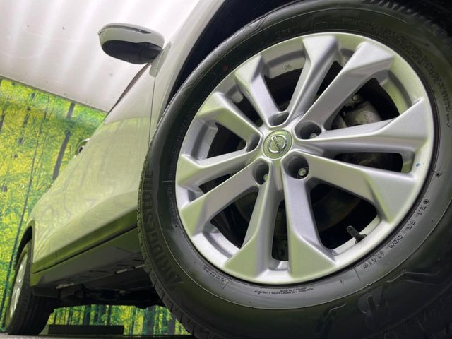 【純正17インチアルミホイール】外観にマッチした純正アルミホイールを装着しております。各種社外アルミホイールや、スタッドレスタイヤも取扱いしております。是非ご相談ください♪