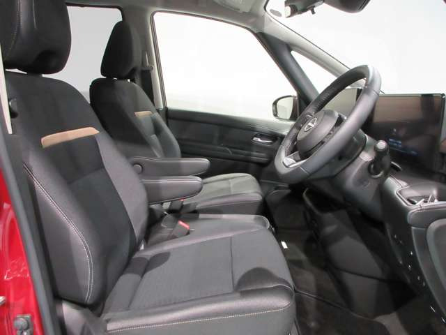 セレナ1.4 e-4ORCE ハイウェイスターV 4WD