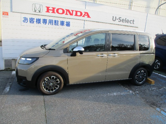 フリード1.5 e:HEV クロスター