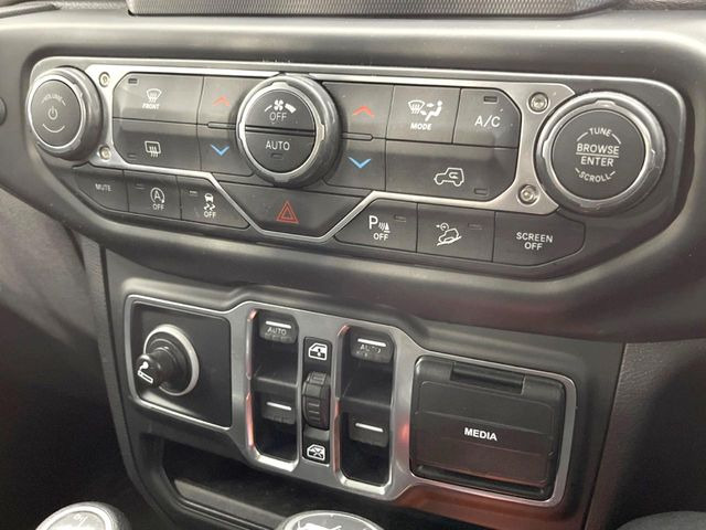 ●オートエアコン:最適な温度を保つようにオートで調節可能です♪